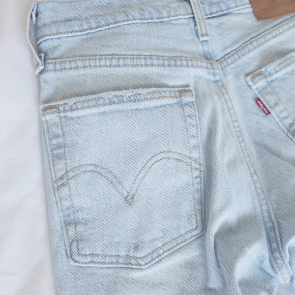 Levi's Light Wash High Rise Wedgie Skinny Ankle Jeans ✨️LIKE NEW✨️ - Picture 13 of 16